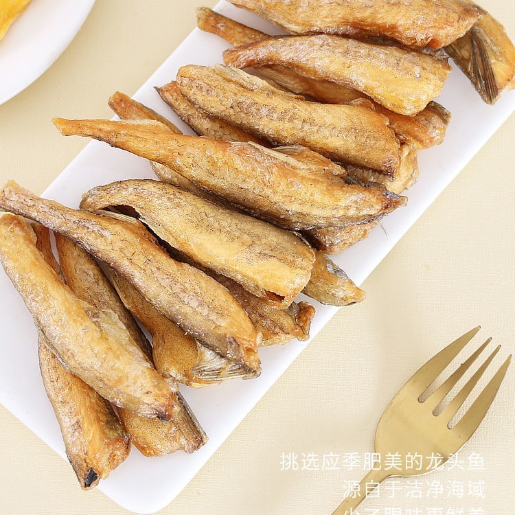 Một gia đình, một tiệm bán bơ, một món ăn nhẹ đỏ và lành mạnh của một phụ nữ mang thai, đầy cá.