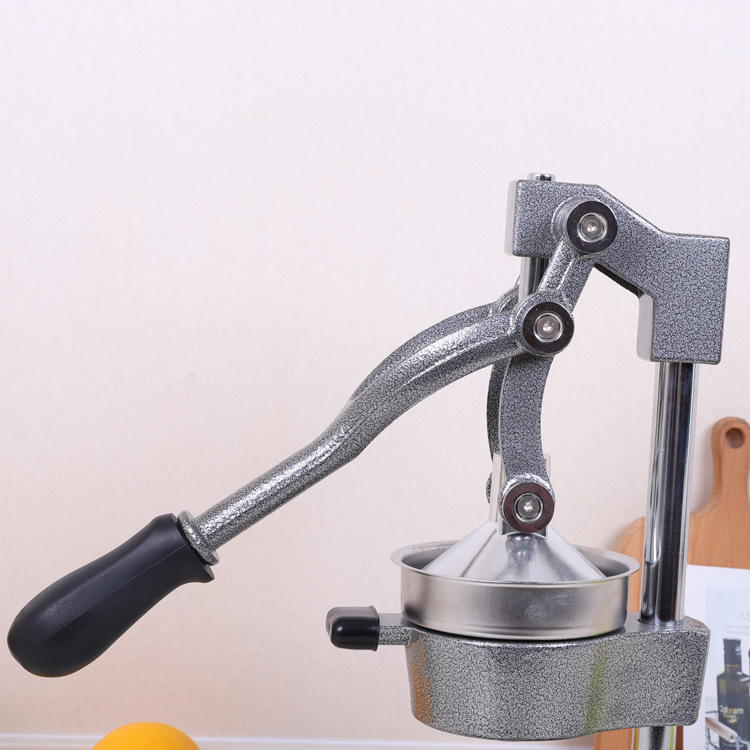 Một máy hút bụi, nhiều mục đích, máy ép sắt, một máy in trái cây thương mại, 304 cốc, một cái cọc.