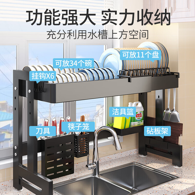 Thịt cá heo đứng cạnh bếp treo cáng phía bên bồn rửa chén dao