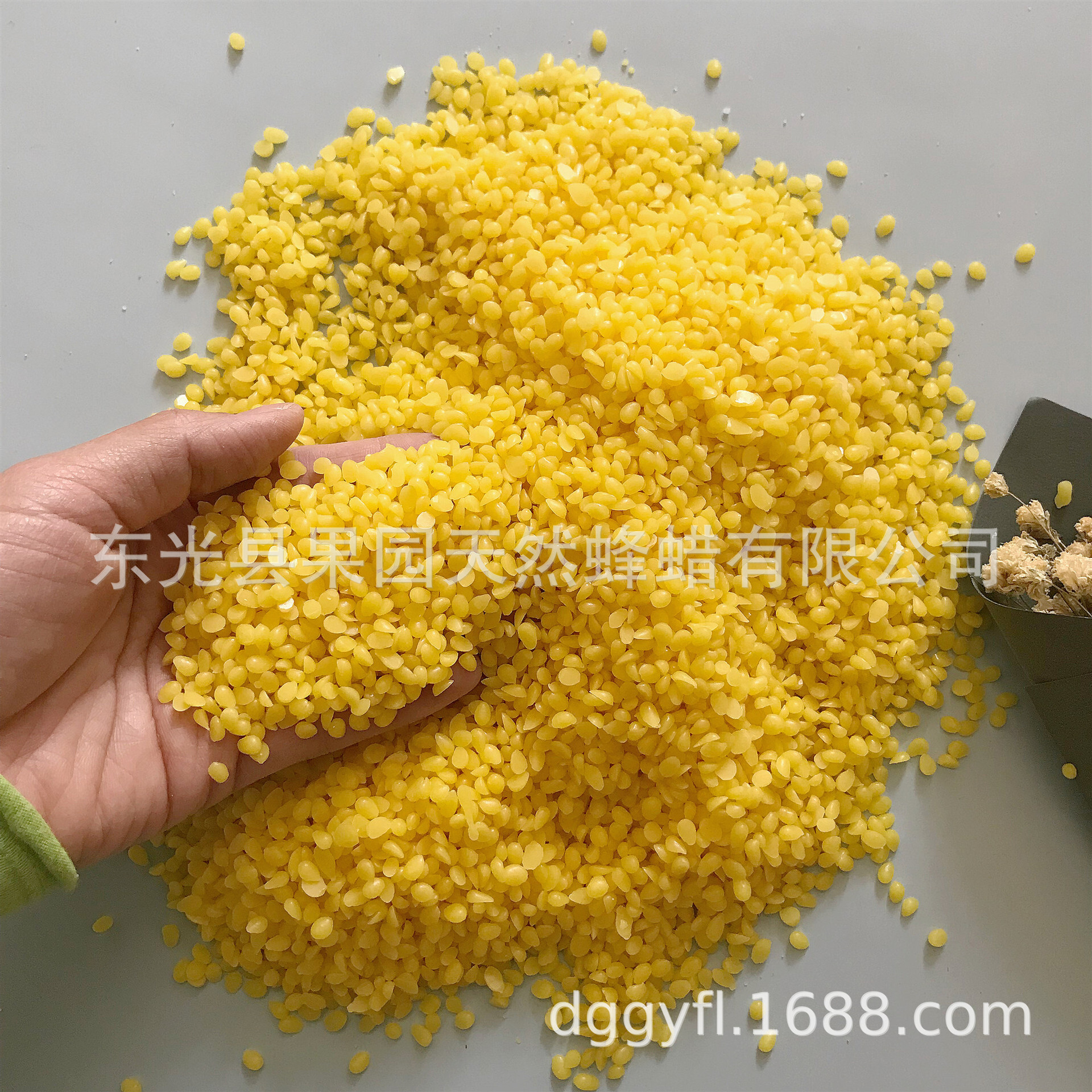 Yellow wax for redwood furniture, solar-grade industrial wax, yellow wax, granular synthetic wax factory