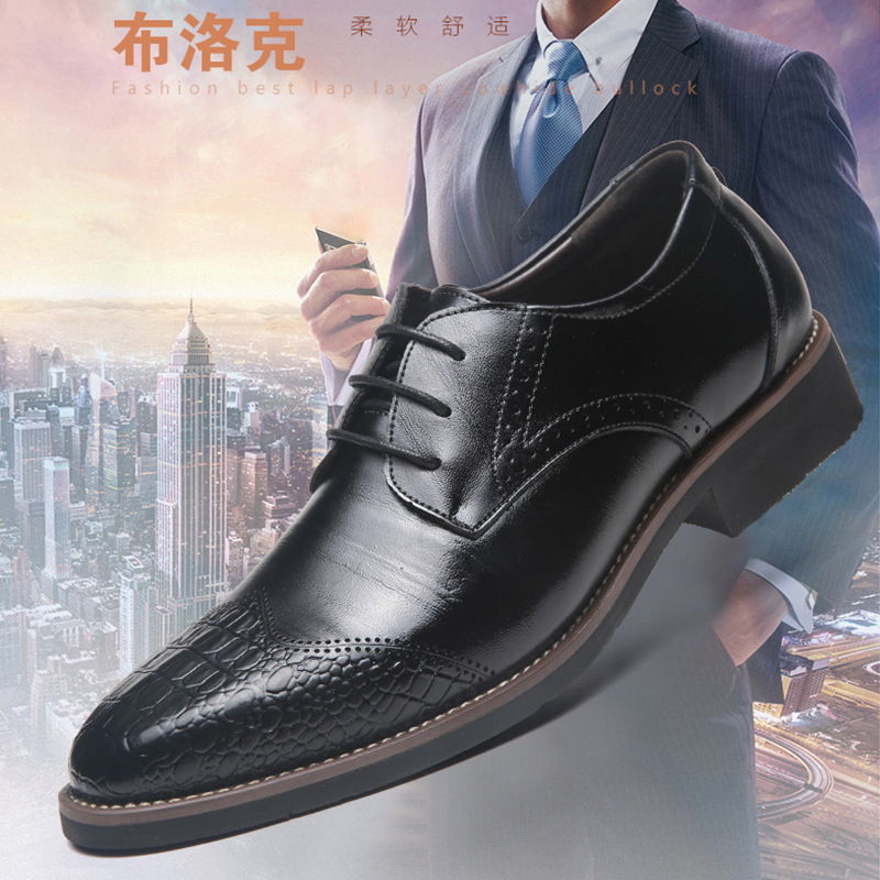 In the spring, a man's shoesman's leather business is in the air with an Oxford shoesman's shoes.