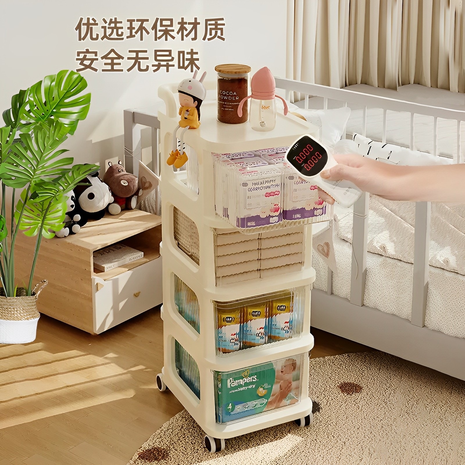 Một tủ đồ chơi dưới ngăn kéo.