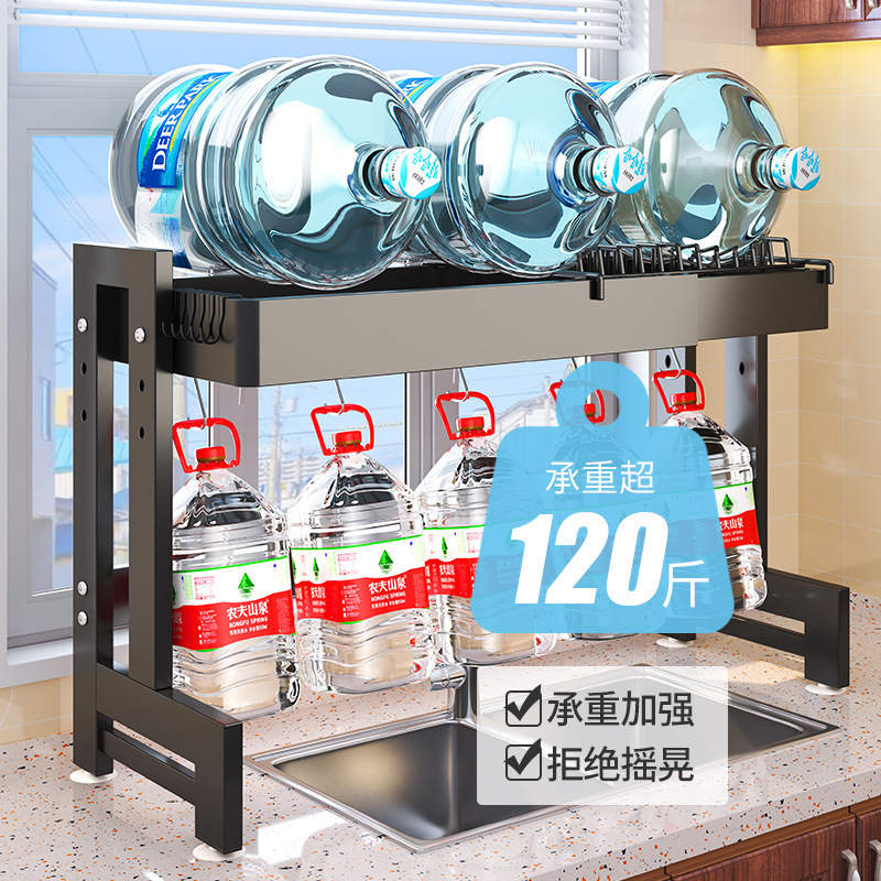 Thịt cá heo đứng cạnh bếp treo cáng phía bên bồn rửa chén dao