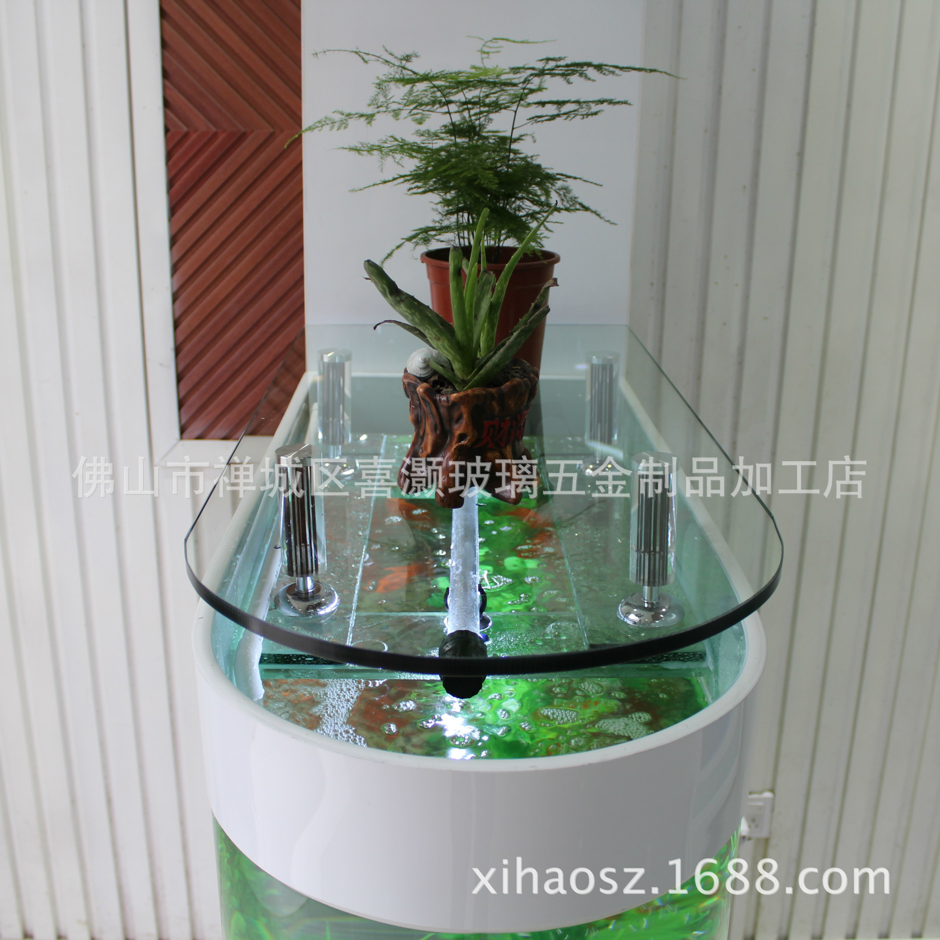 Màn hình lớn cắt đầu viên đạn của tủ rượu, hộp thư lọc dưới cùng trắng.