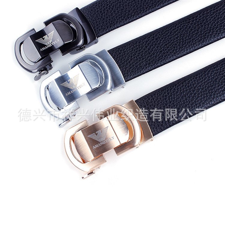 Một món quà một vòng tròn đen, một vòng tròn một vòng với dây lưng tự động buộc đầu đàn bò đực.