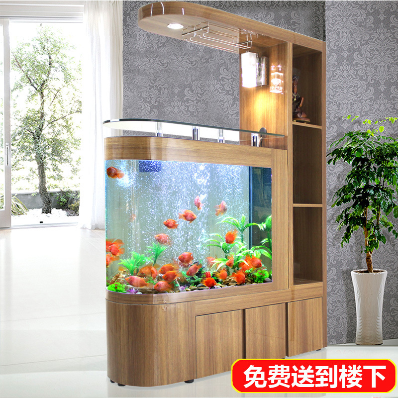 Một bể cá lớn trong phòng khách