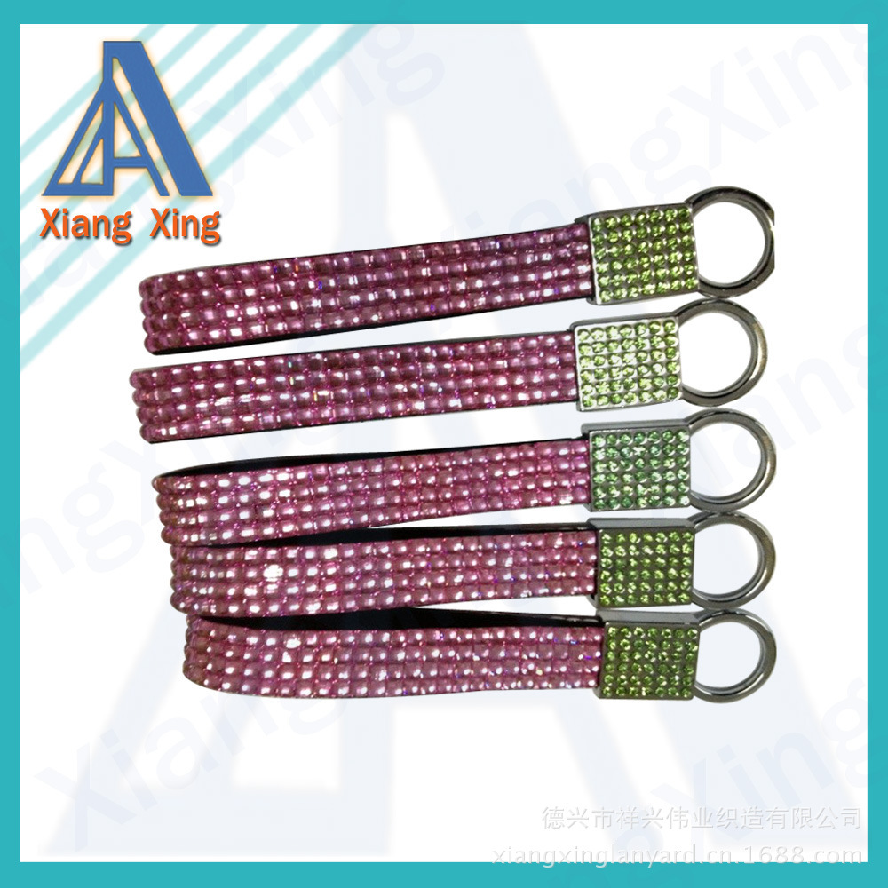 Nút chìa khóa bằng dây buộc bằng nhựa để đốt một điểm khoan bằng điện thoại di động tim.