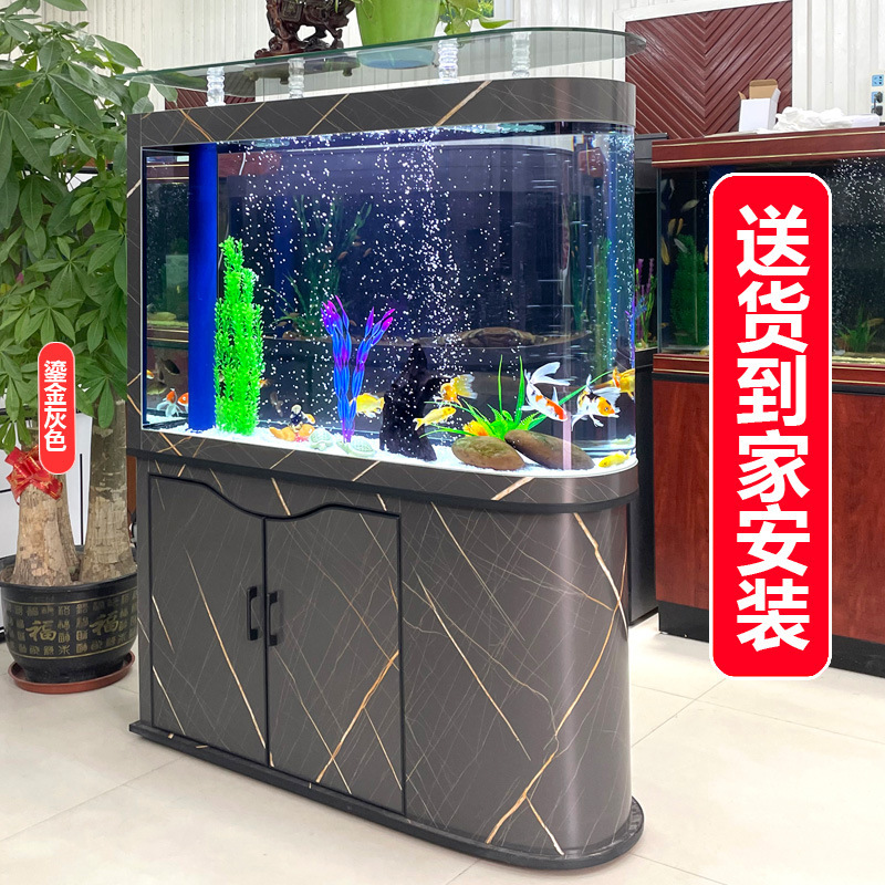Phòng khách của bể cá đầu đạn sử dụng màn hình để lọc bể cá rồng lớn từ đáy bể nước hiện đại sang trọng.