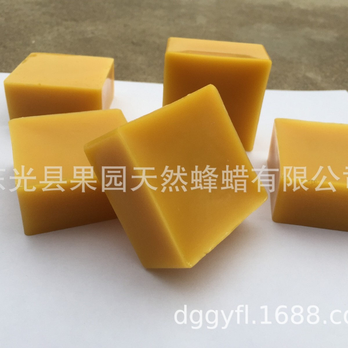 Wholesale piece of wax, synthetic bee bottle seals, furniture-playing hand-stringed wax, nail-cut wax.