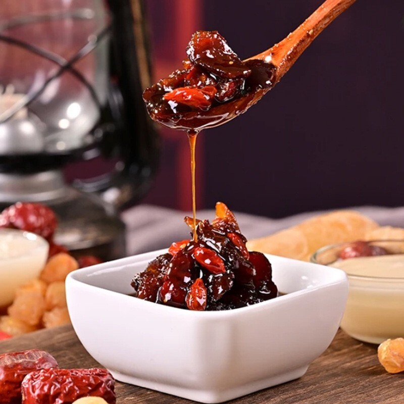 Được làm bằng kem gừng, làm từ đường đen và đường đỏ.