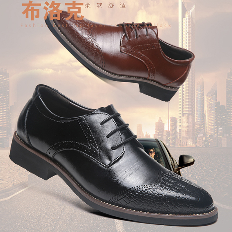 In the spring, a man's shoesman's leather business is in the air with an Oxford shoesman's shoes.