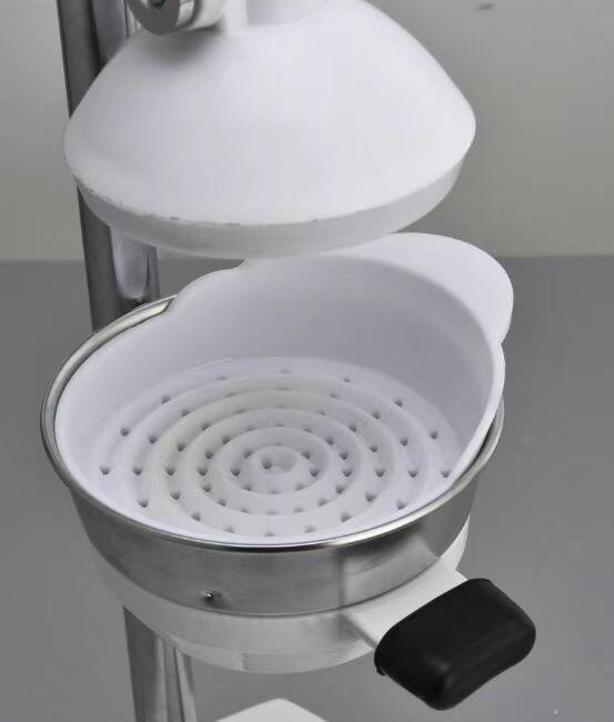 Một máy móc cầm tay với một mô hình kép với 1.000 ML ở phía dưới.