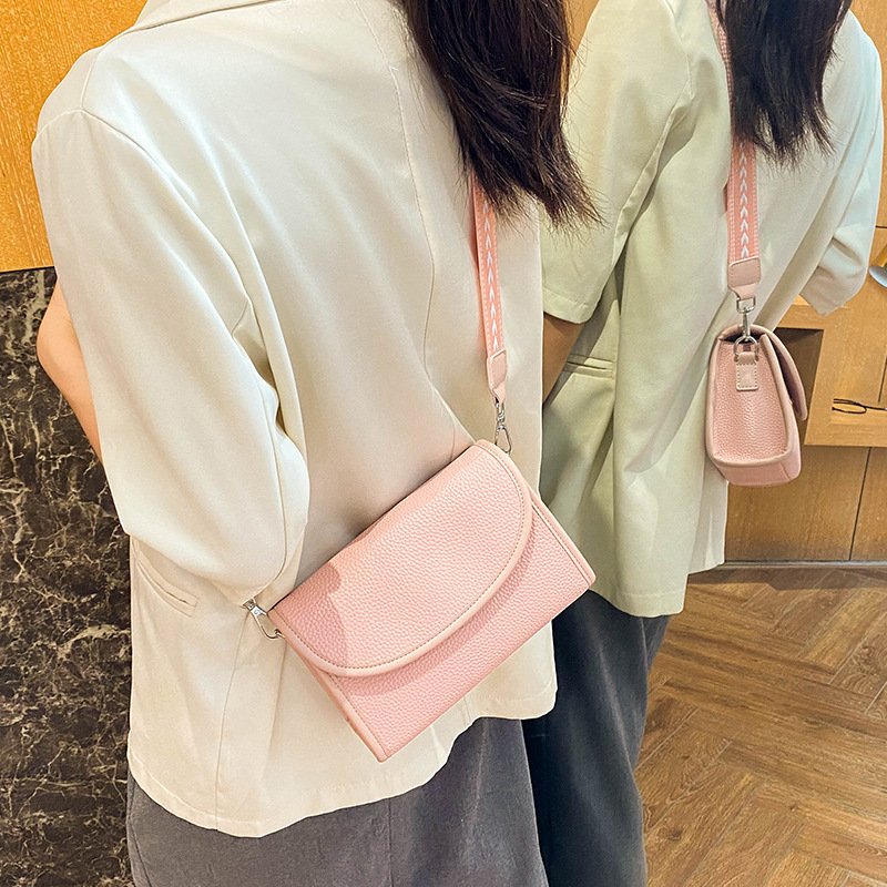 [White Tea] A new 2024 for a short-term, cross-border foreign trade one-shoulder bag.