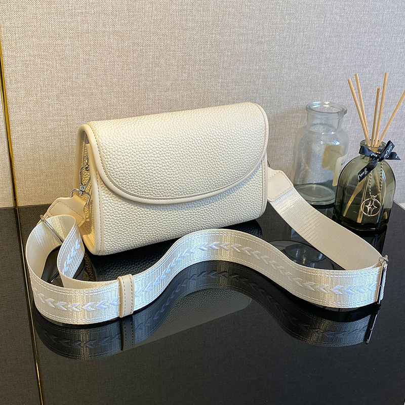 [White Tea] A new 2024 for a short-term, cross-border foreign trade one-shoulder bag.