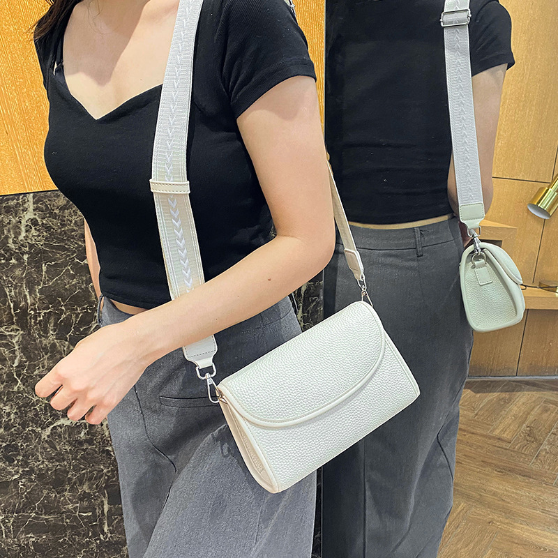 [White Tea] A new 2024 for a short-term, cross-border foreign trade one-shoulder bag.