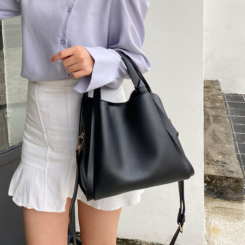 Fashionable water drums with large one-shoulder-size slop bag for cross-border foreign trade