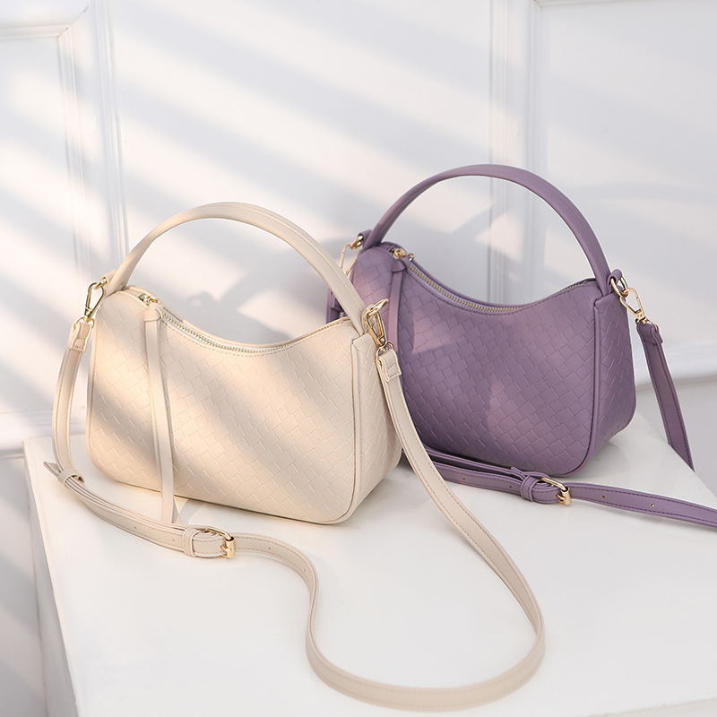 The new 2023 crocheted women's kit, the Korean foreign trade spot, and the hand-carrying hand-carrying one-shouldered women's twig bag.