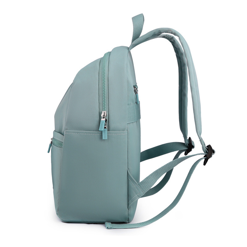 A 2023-tide-tweeted, light-skinned student bag, a waterproof nylon bag, and a commuting bag.