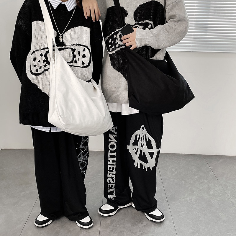 Slippered canvass, short-sized recreational packs, large-volume Korean-style one-shoulder packs of lazy men.