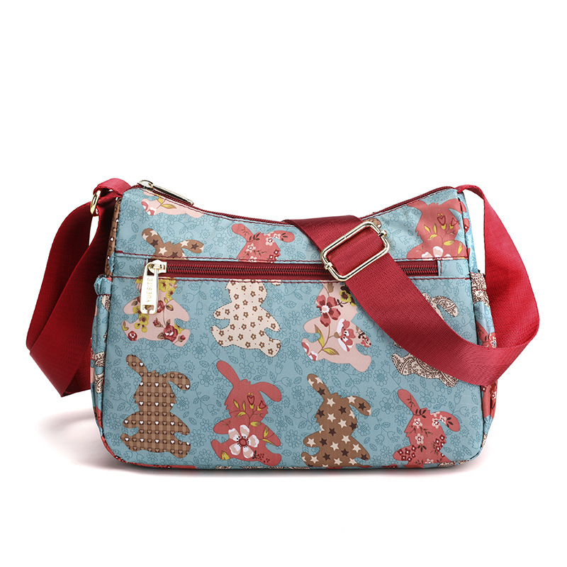 Fashion-stamped one-shoulder-packed twirl bag for the exterior.