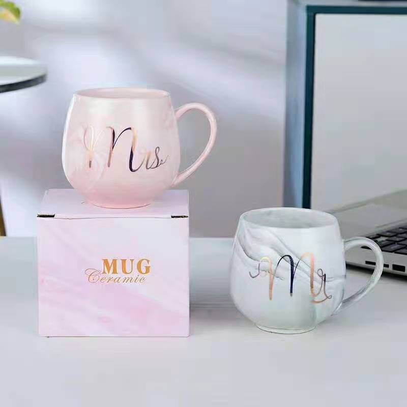 Cốc gốm bằng trứng chiên, đồ họa hoạt hình mac và logo đám cưới.