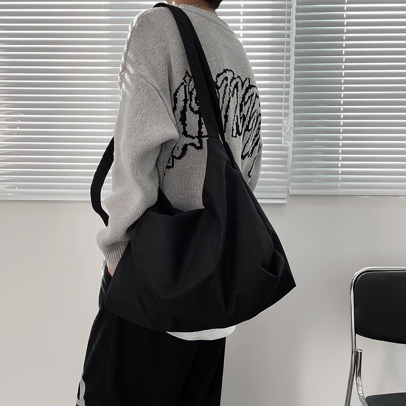 Slippered canvass, short-sized recreational packs, large-volume Korean-style one-shoulder packs of lazy men.