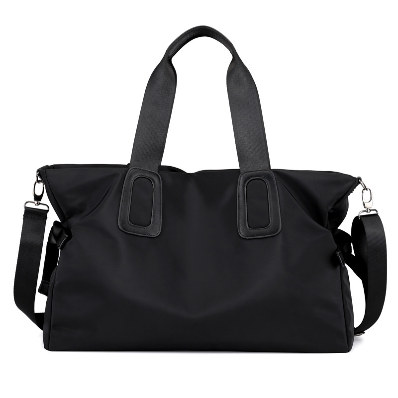 A one-capable lady travels with a waterproof nylon bag and a light-slipped handbag.