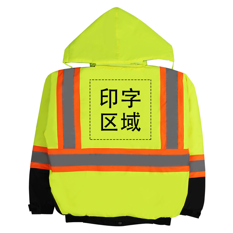 The factory's wholesales are colored with winter-proof green jackets and cold-proof traffic reflector yellow jackets.