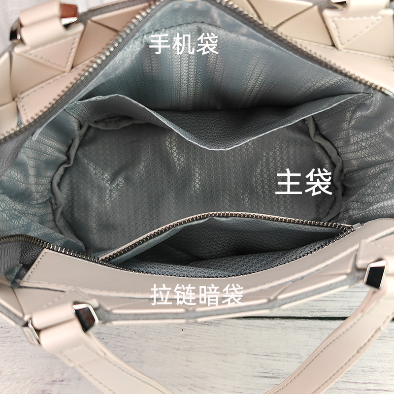 Three House Classic mini-barrel bag, dumb-ray PVC fashion girl bag, geometry orghum bag, slashy bag.