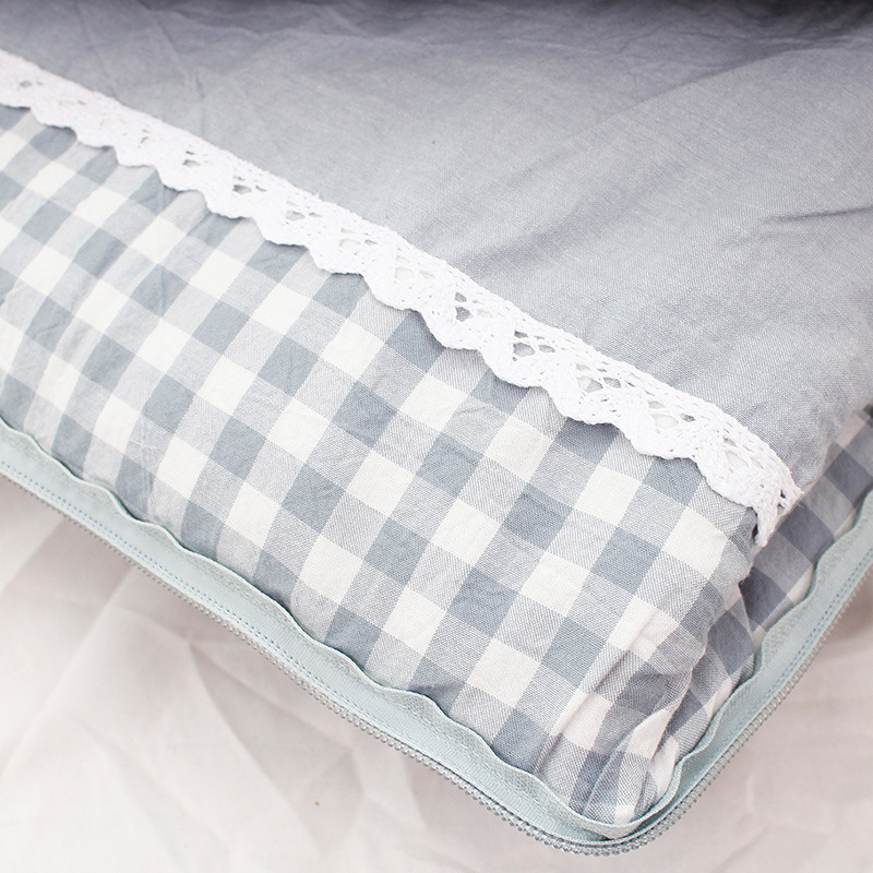 The Chandai cotton tampons are customised by the two-room office naps on the cushions.
