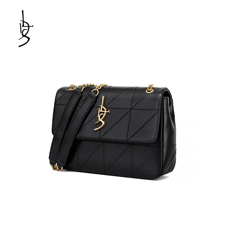 2022, the new one-shoulder-slash-chain bag, the short-toucher, the one-shoulder bag.