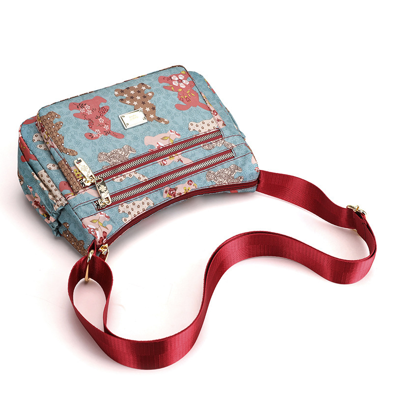 Fashion-stamped one-shoulder-packed twirl bag for the exterior.
