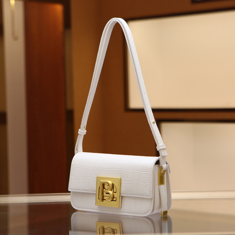 ♪ Little luxurious design of a new bag with a stone-grained armpit ♪