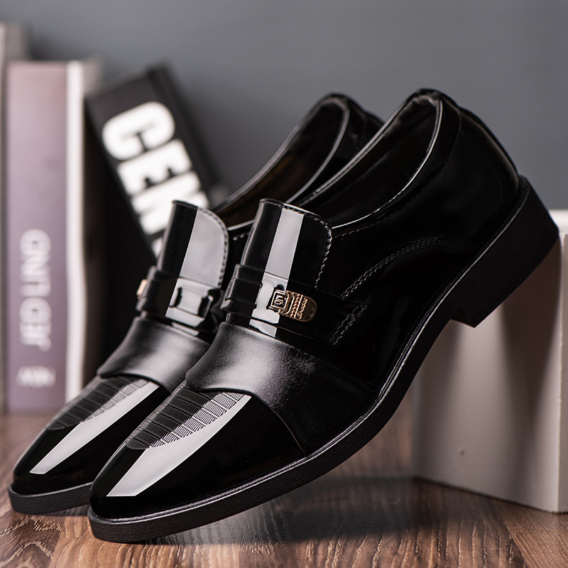 Men's business is dressed as gentlemen's ingenuity shoes, office leisure boys' shoes, English leather shoes.
