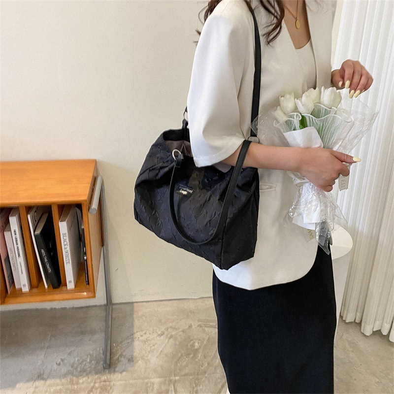 2022 Spring/Spring High Capacity Tot packs of tweezer pants, small-time designers, single-shouldered women packs
