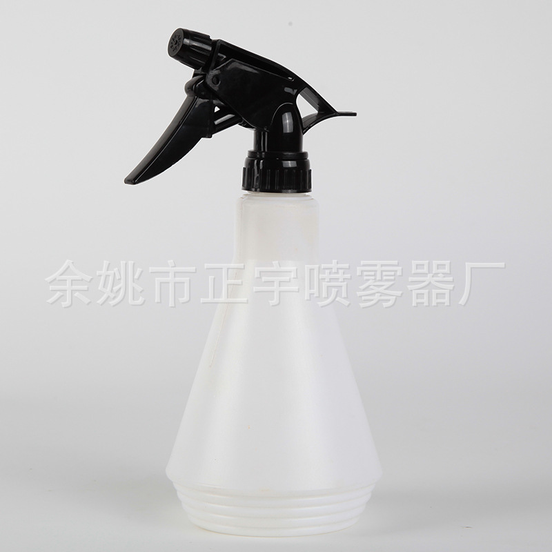Một máy phun sương 300ml, một cái chậu vườn với một cái bình phun nước, một cái nút phun nước bằng tay.