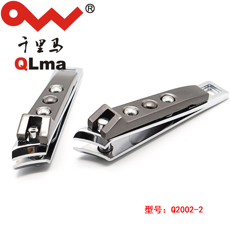 Một miếng móng tay và móng tay mới. Máy cắt móng tay đa mục đích. Q2002-2