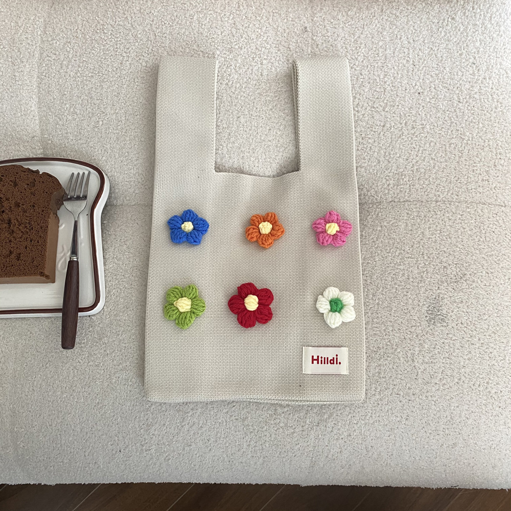 Japanese-Handian hand-to-hand knitting bag full of hand-to-hand gift bags with students carrying Tot bag girls