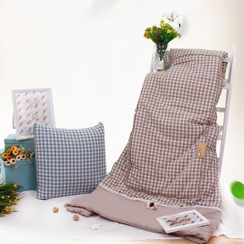 The Chandai cotton tampons are customised by the two-room office naps on the cushions.