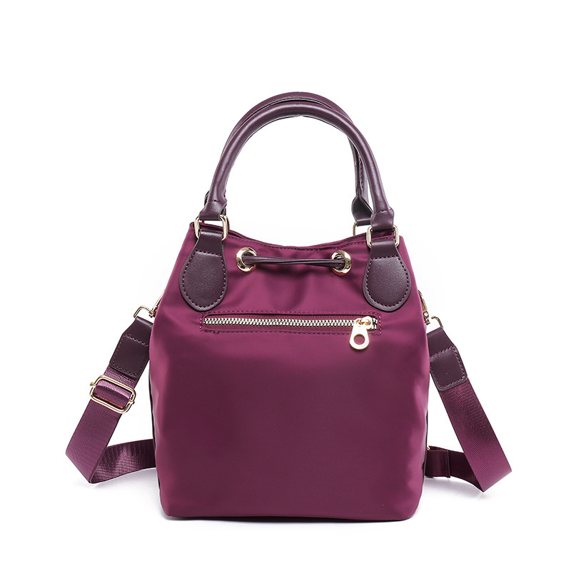 The new lady's one-shouldered, high-tide outdoor travel kit with light and waterproof nylon bags.