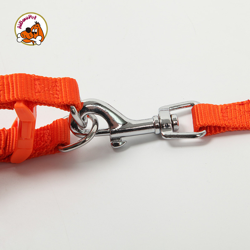 Một bộ đồ bảo hộ cỡ lớn, cỡ trung
