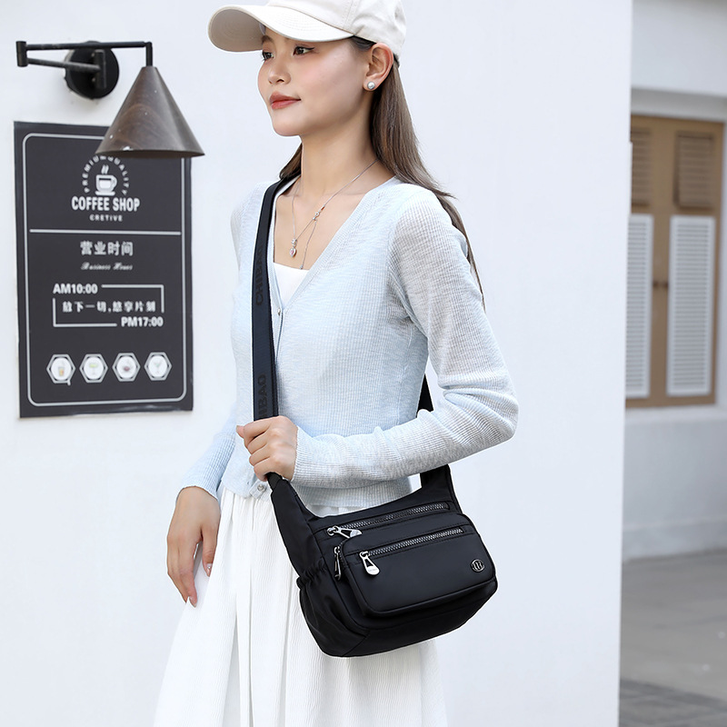 A new 2024 in the summer, light Nilombo, full-size moms with one-shoulder bags.