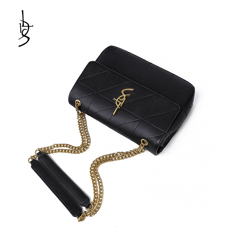 2022, the new one-shoulder-slash-chain bag, the short-toucher, the one-shoulder bag.