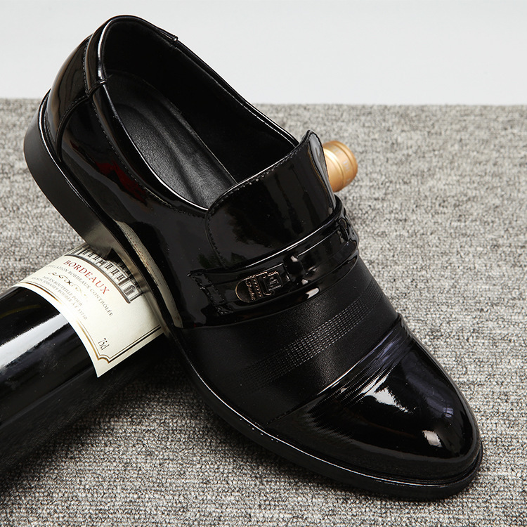 In the spring, the new head-skinned man's leisure shoes, the man's business leisure shoes, the business's full of Oxford shoes.