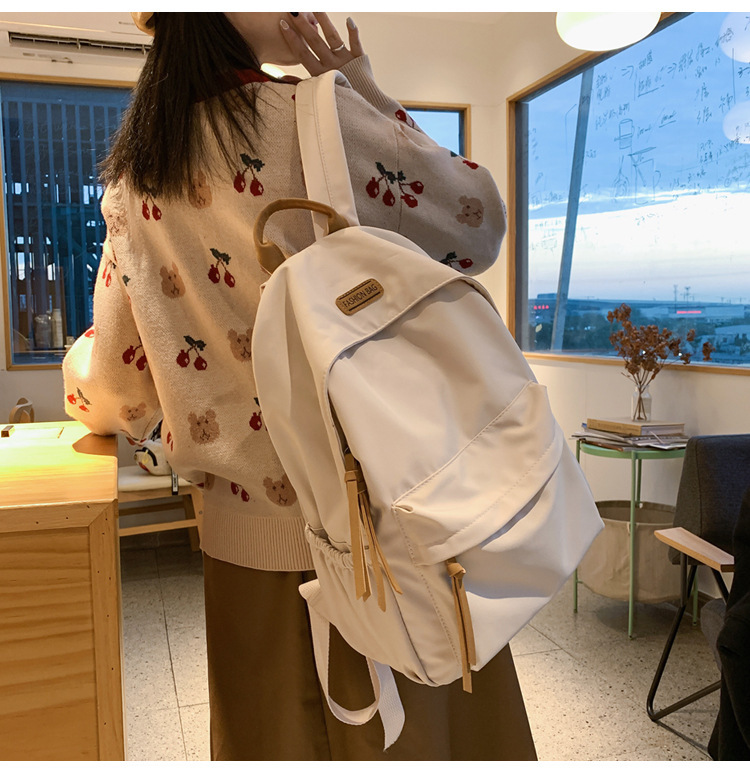 Two-shoulder-packed Japanese-Hong Kong, 2021 new clean, colour-coloured junior high school students' school bags are about a large volume backpack.