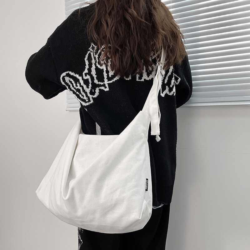 Slippered canvass, short-sized recreational packs, large-volume Korean-style one-shoulder packs of lazy men.