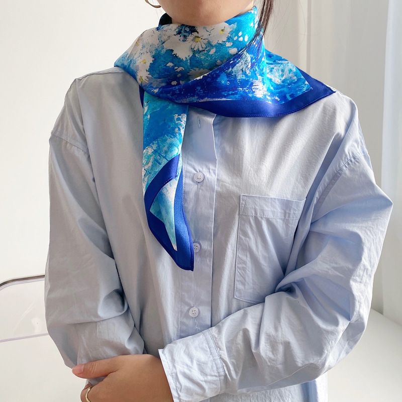 A nice silk scarf and a nice Chinese gift for a silk scarf.