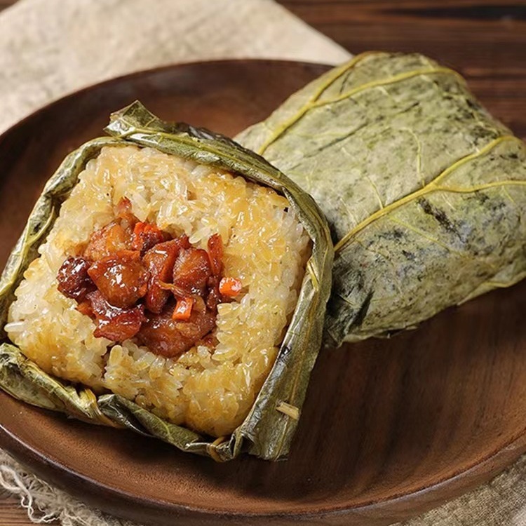 Một mùi hương rộng rãi của 120g gà độc hại, bánh quy nửa chín cho bữa sáng.