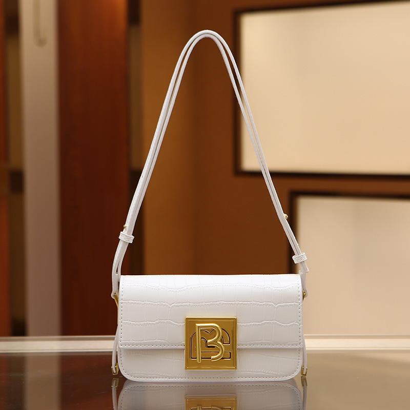 ♪ Little luxurious design of a new bag with a stone-grained armpit ♪