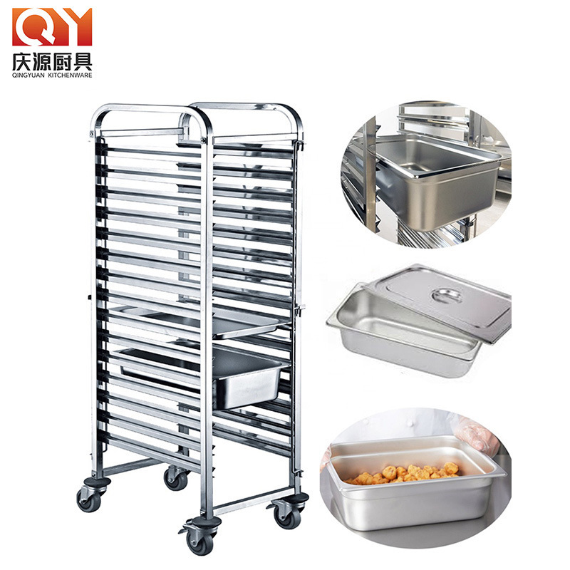 Lò nướng thép không rỉ với một kệ thương mại dày hơn và một kho trái cây lớn, nhiều loại trái cây đến nguyên liệu được cung cấp cho nhà máy.
